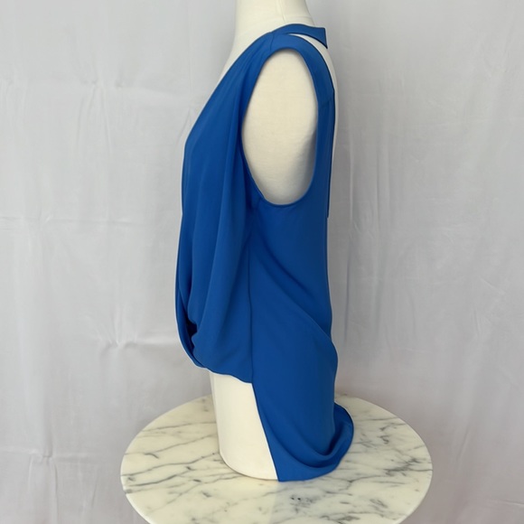 BCBGMAXAZRIA high/low sleeveless top - Picture 4 of 8